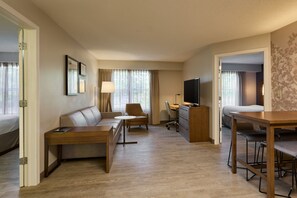 In-room safe, desk, blackout curtains, iron/ironing board - Residence Inn - Greenbelt by Marriott (Greenbelt)
