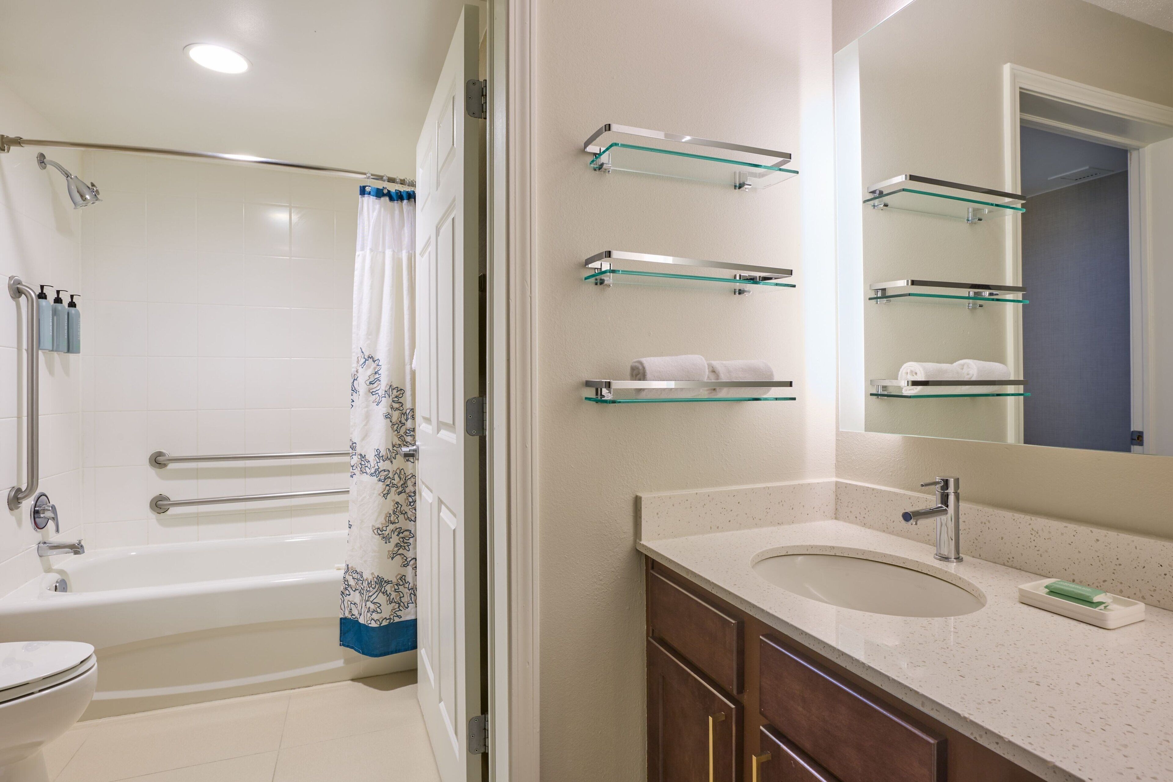 suite, 1 bedroom | bathroom | hair dryer, towels
