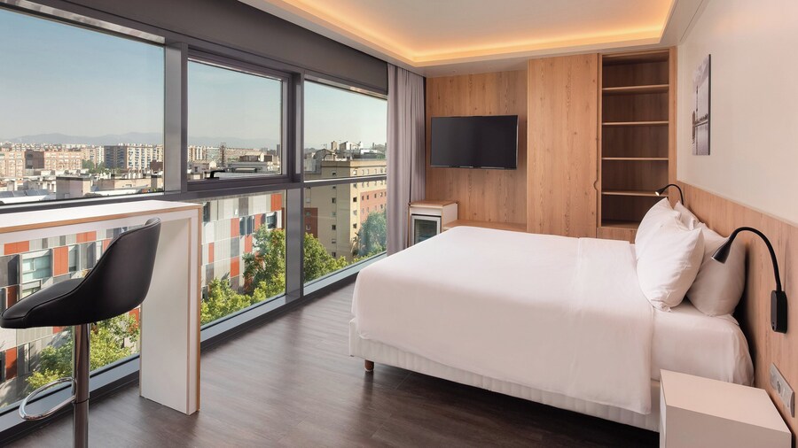 フォー ポインツ バイ シェラトン バルセロナ ディアゴナル