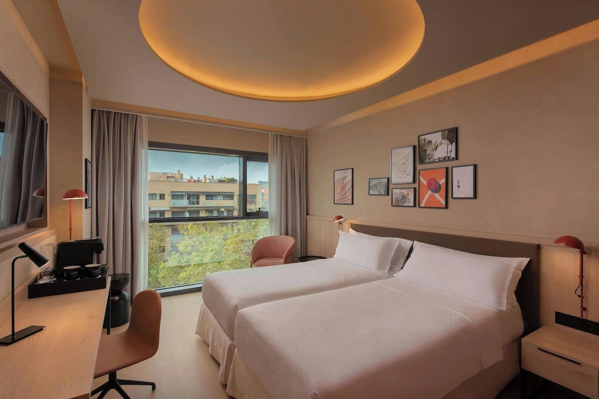 Room, 2 Single Beds, City View