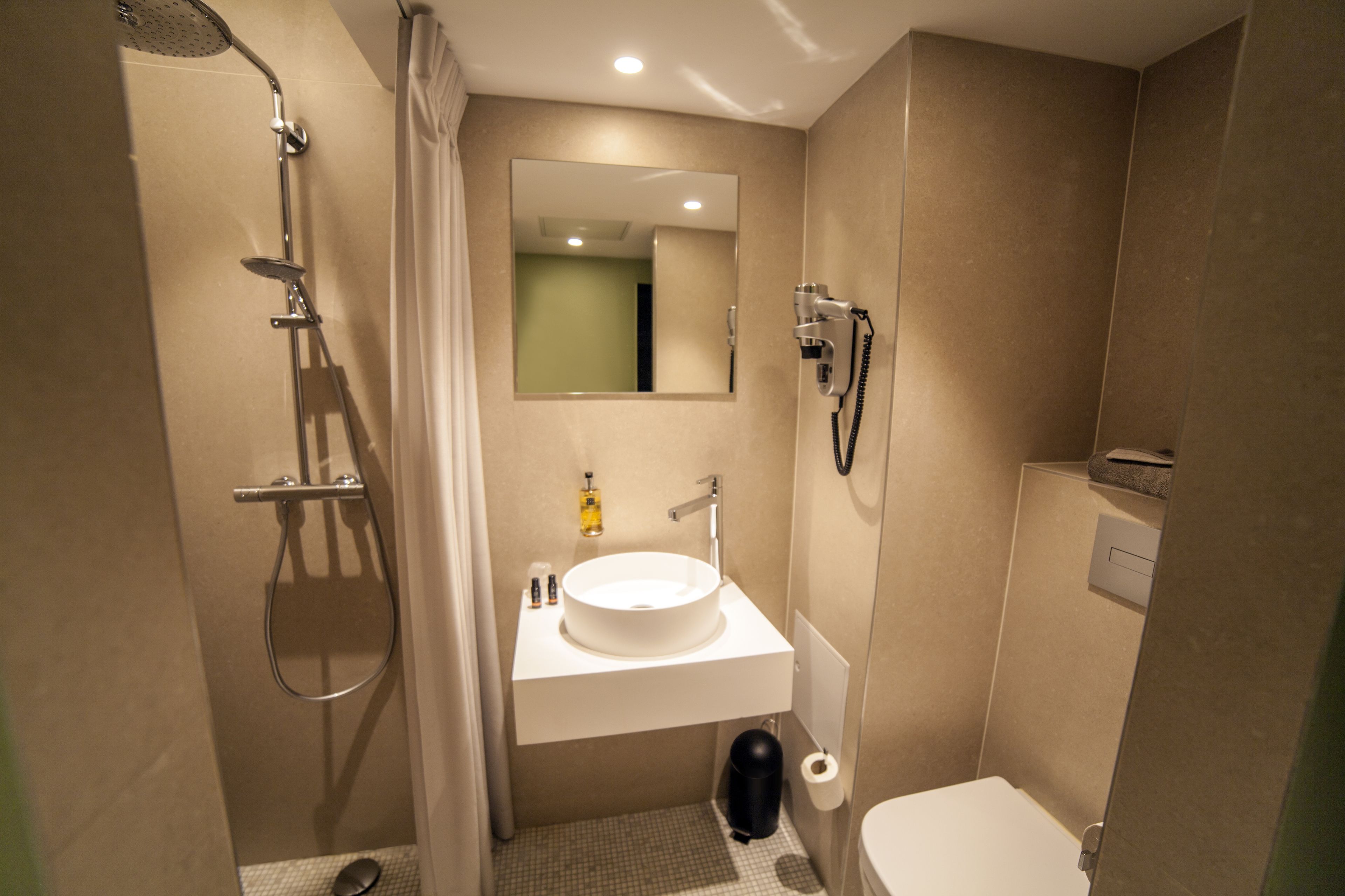 single room, private bathroom | bathroom | free toiletries, hair dryer, towels