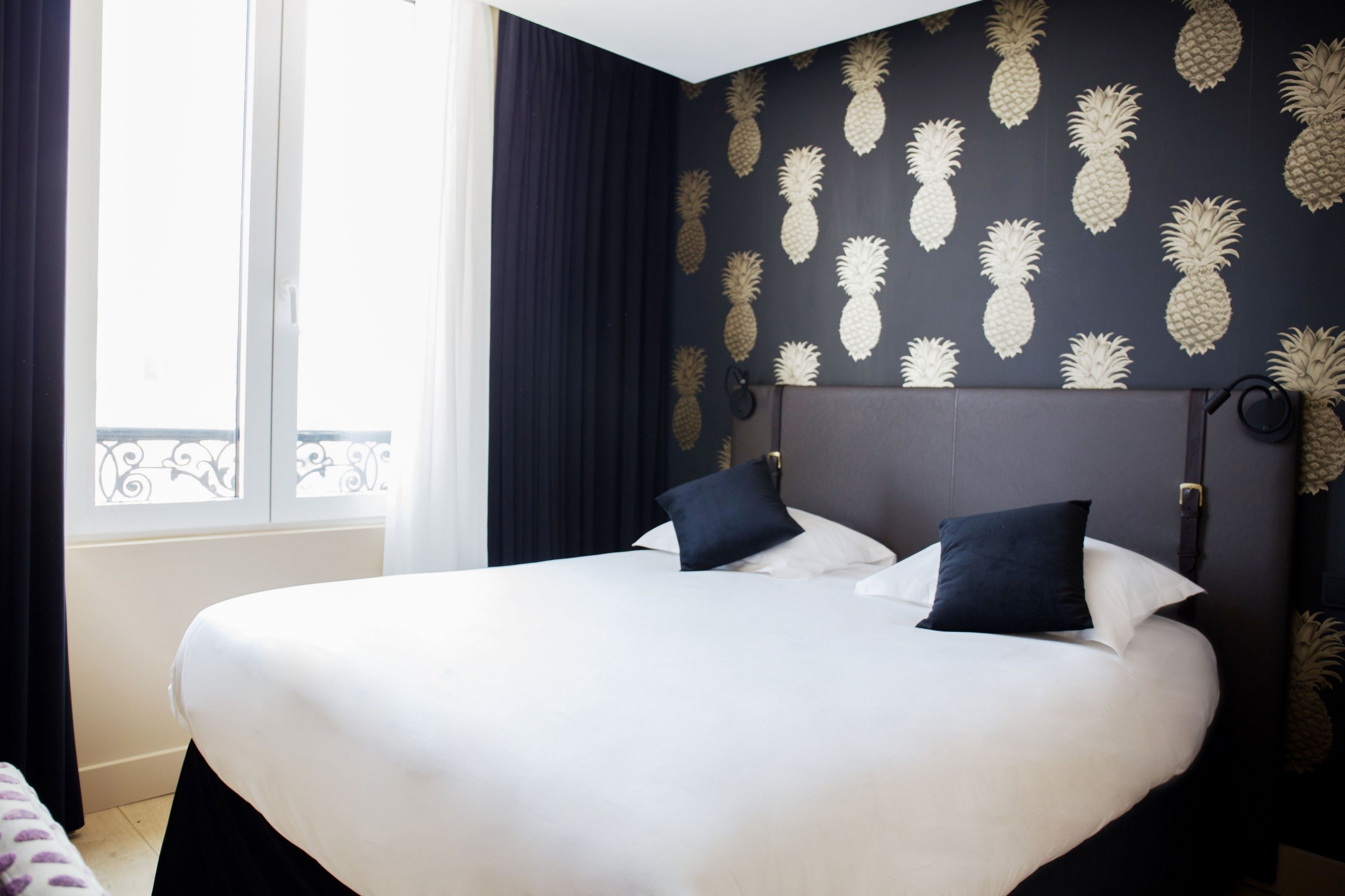 Superior tweepersoonskamer, privébadkamer | Een kluis op de kamer, een bureau, verduisterende gordijnen