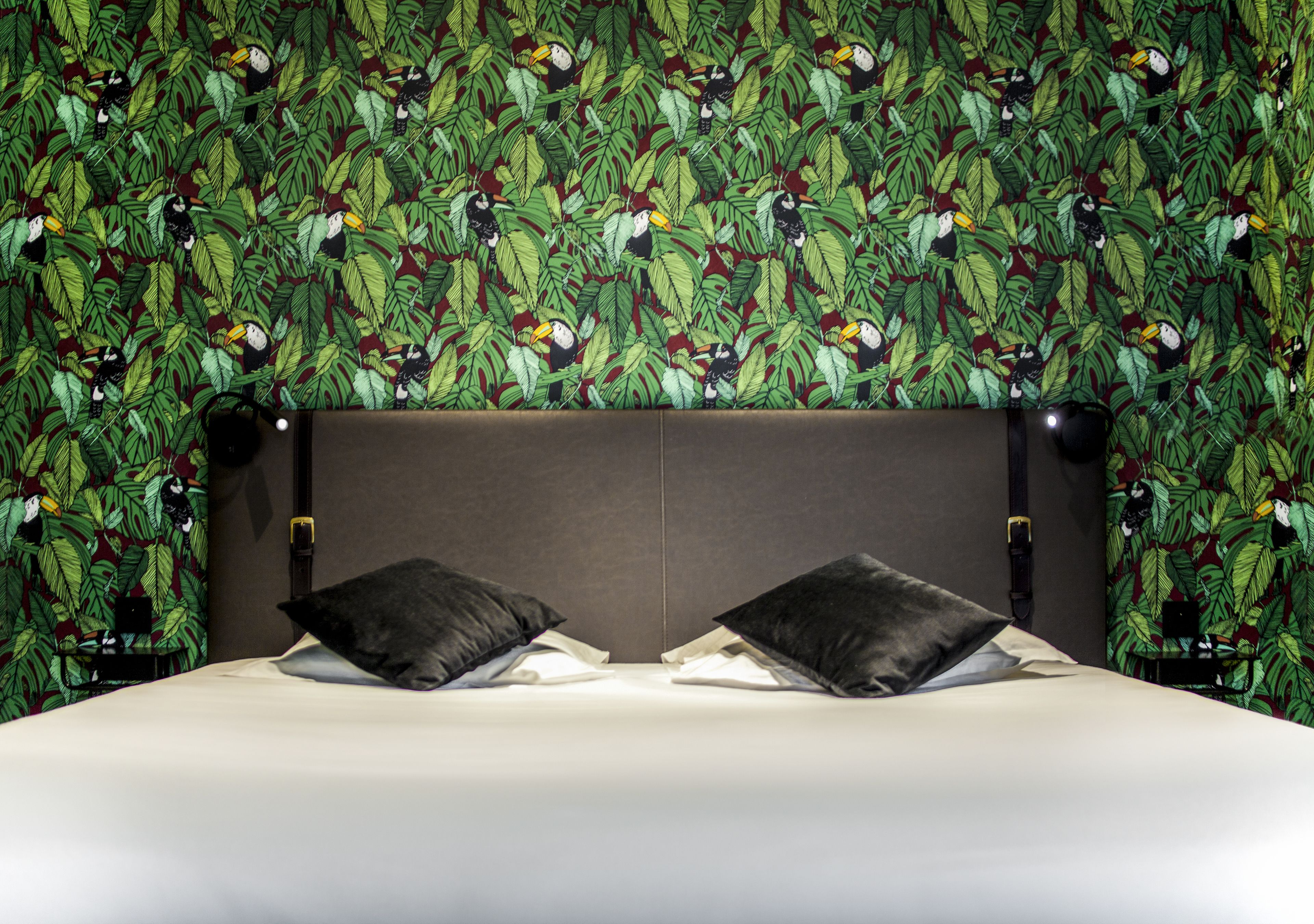 deluxe triple room, non smoking, private bathroom | in-room safe, desk, blackout curtains, soundproofing