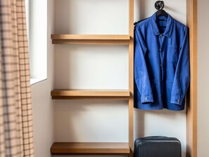 In-room safe, individually decorated, individually furnished, desk - greet hotel Marseille Parc Chanot Velodrome (Marseille)