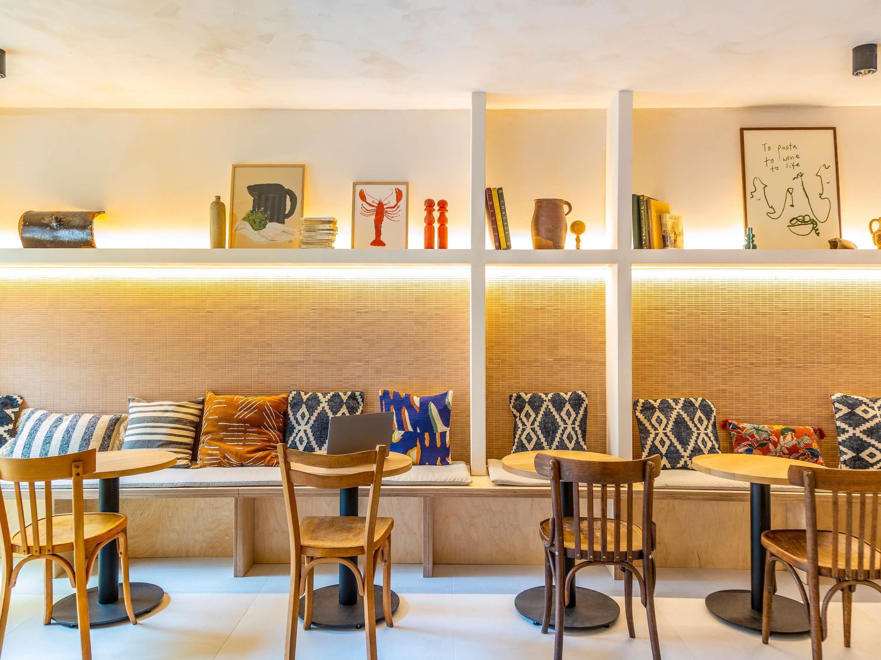 Daily buffet breakfast (EUR 13.90 per person)