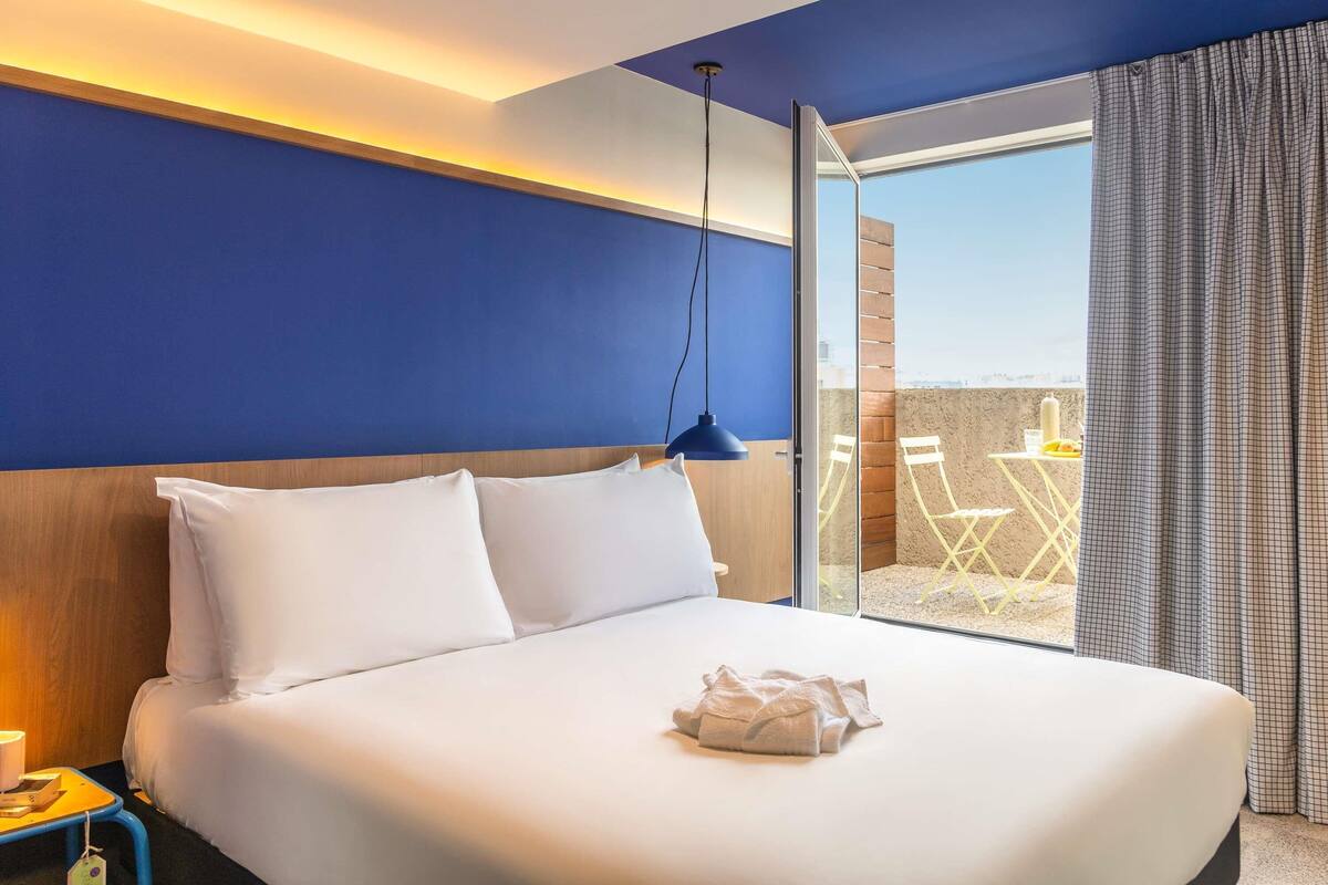 Superior-Doppelzimmer, 1 Doppelbett, Terrasse | Zimmersafe, Schreibtisch, schallisolierte Zimmer, Bügeleisen/Bügelbrett