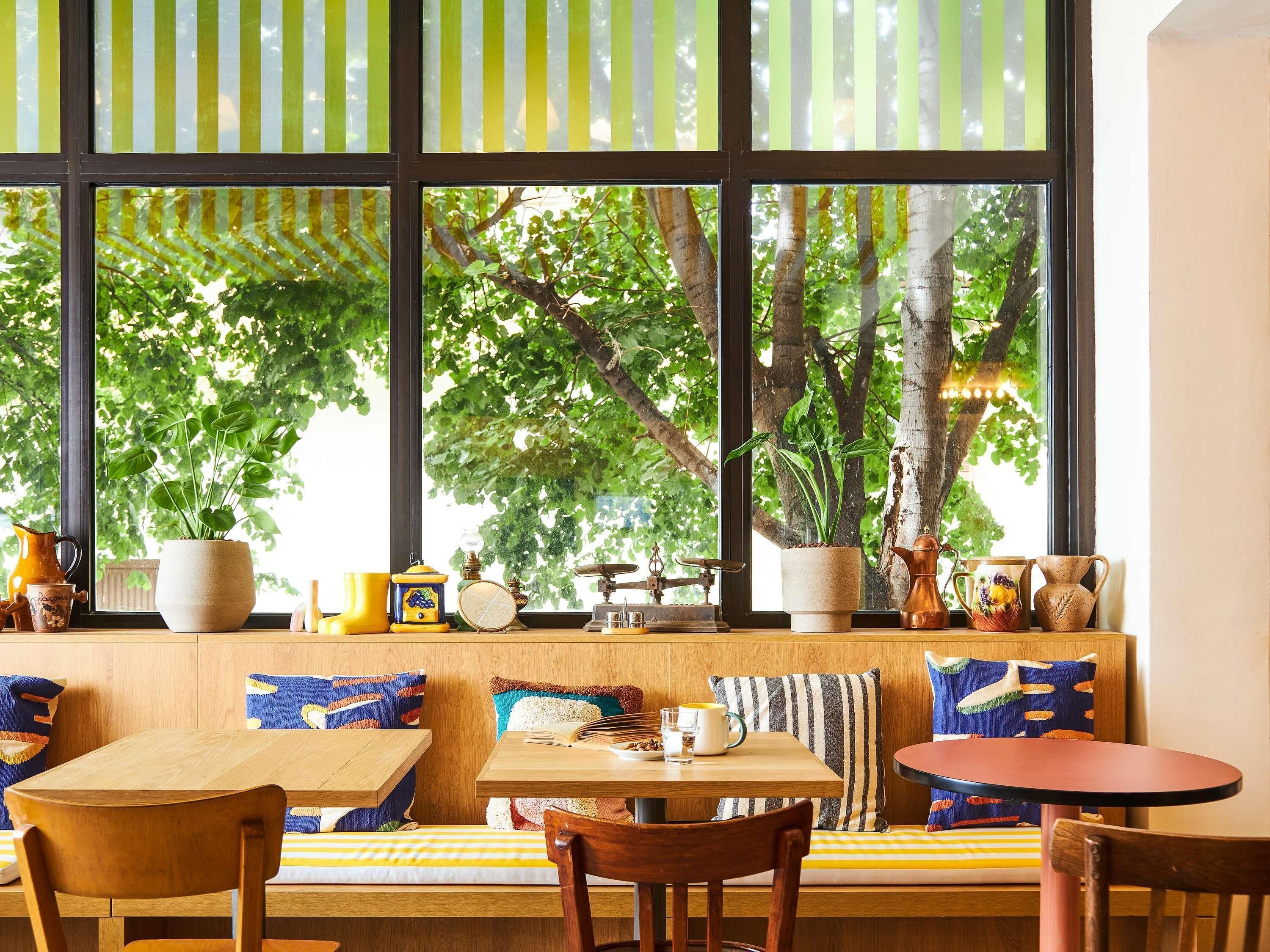 Daily buffet breakfast (EUR 13.90 per person)