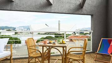 Junior Suite, 1 Double Bed, Terrace | In-room safe, individually decorated, individually furnished, desk