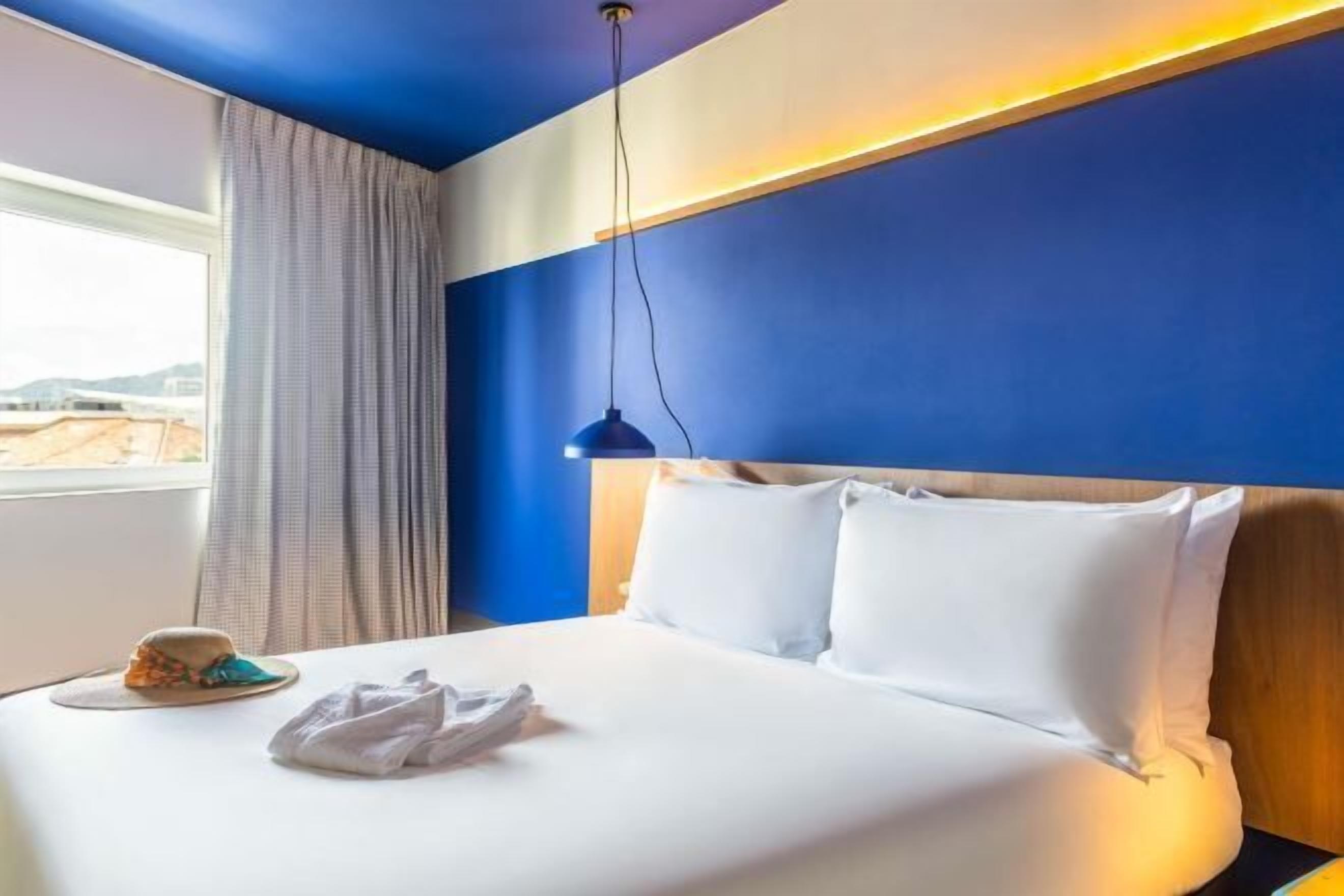 In-room safe, individually decorated, individually furnished, desk