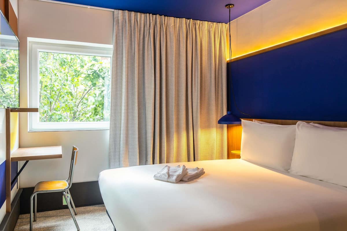 In-room safe, individually decorated, individually furnished, desk