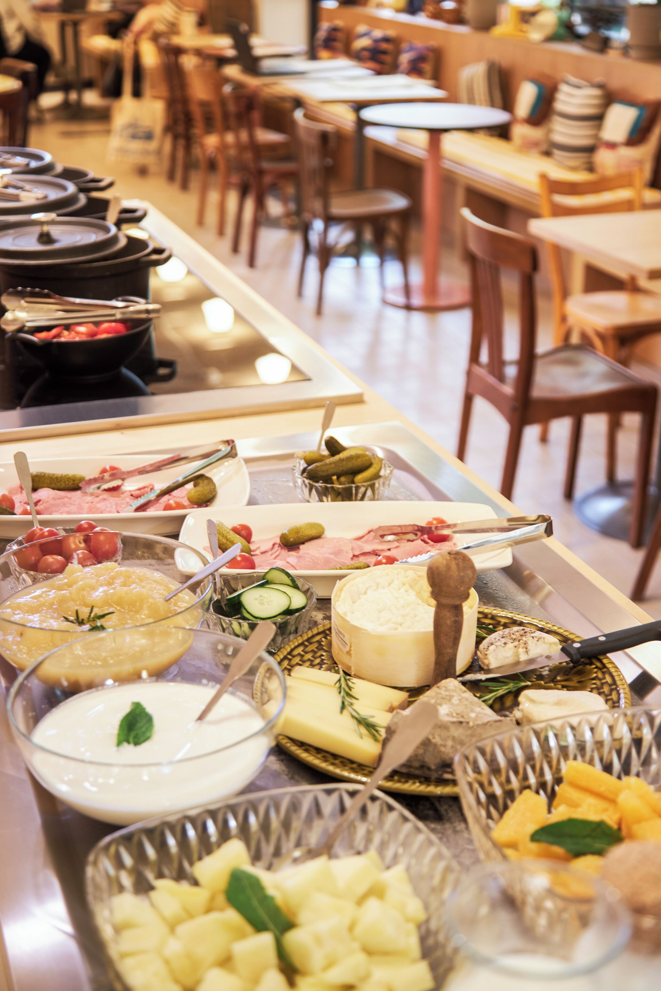 Päivittäinen buffetaamiainen maksusta