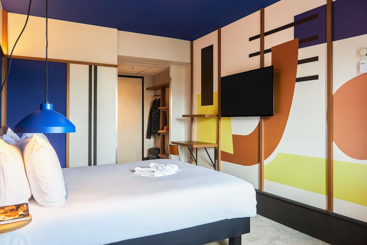 Habitación clásica doble, 1 cama doble (Pop Room) | Caja fuerte, escritorio, sistema de insonorización