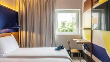 Phòng, 2 giường đơn (Pop Room) | Két bảo mật tại phòng, bàn, phòng cách âm, bàn ủi/dụng cụ ủi quần áo