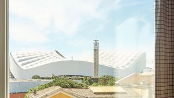 In-room safe, individually decorated, individually furnished, desk