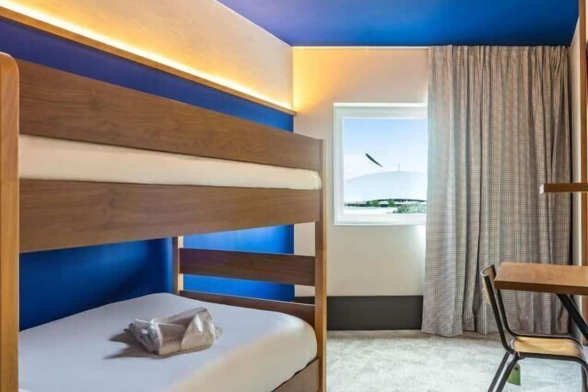 In-room safe, individually decorated, individually furnished, desk