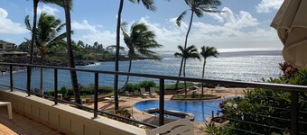 Whalers Cove Oceanfront Resort