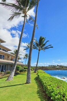 Hotel Exterior at Whalers Cove Oceanfront Resort