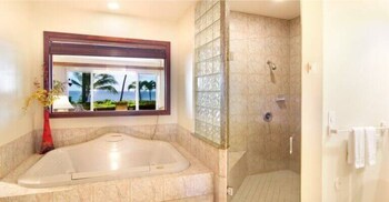 Free toiletries, hair dryer, towels, soap at Whalers Cove Oceanfront Resort