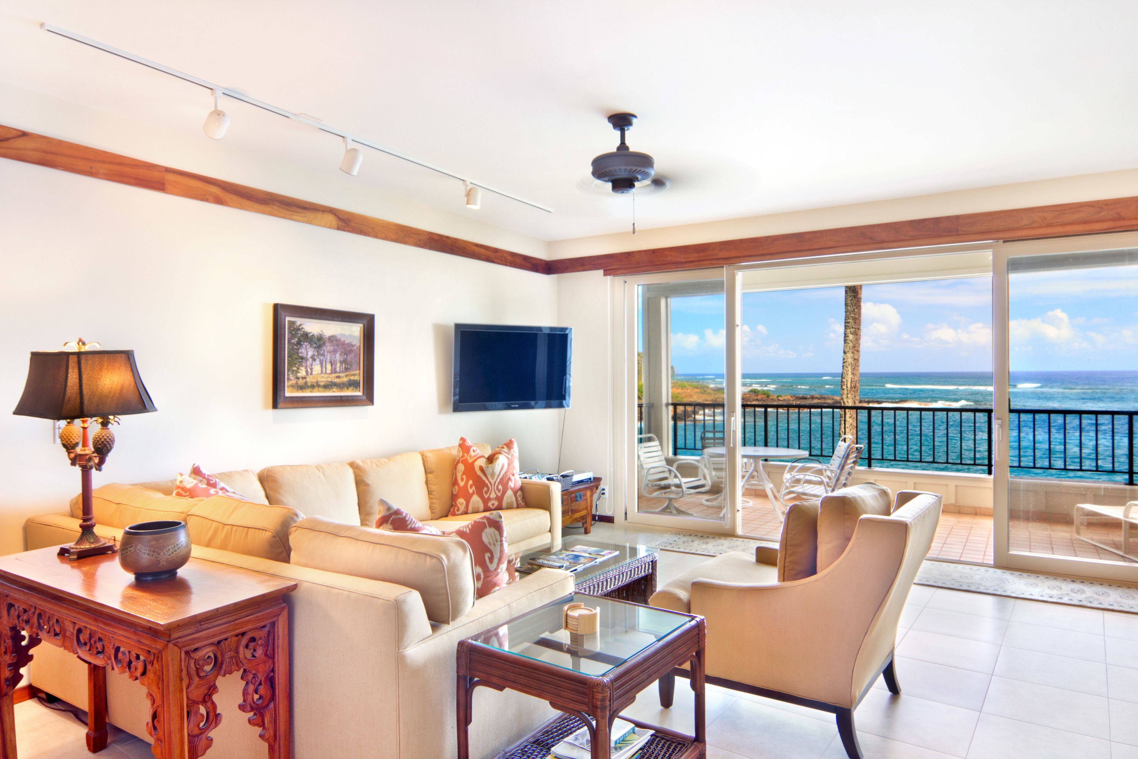 Premium bedding, in-room safe, individually decorated