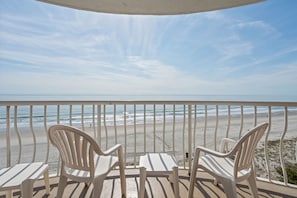 Habitación, 1 habitación, vista al océano, frente al mar (St. Clements) | Vista a la playa o el mar