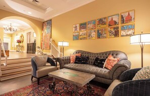 Lobby - The Kendall Hotel at the Engine 7 Firehouse (Cambridge)