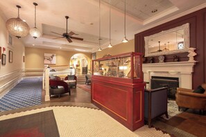 Lobby - The Kendall Hotel at the Engine 7 Firehouse (Cambridge)