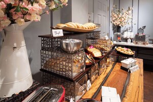 Free daily buffet breakfast