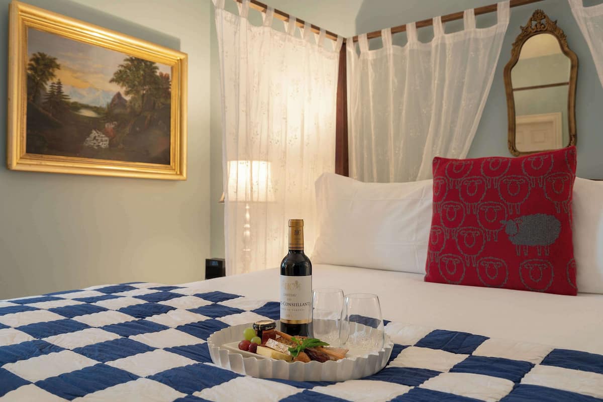 Room amenity
