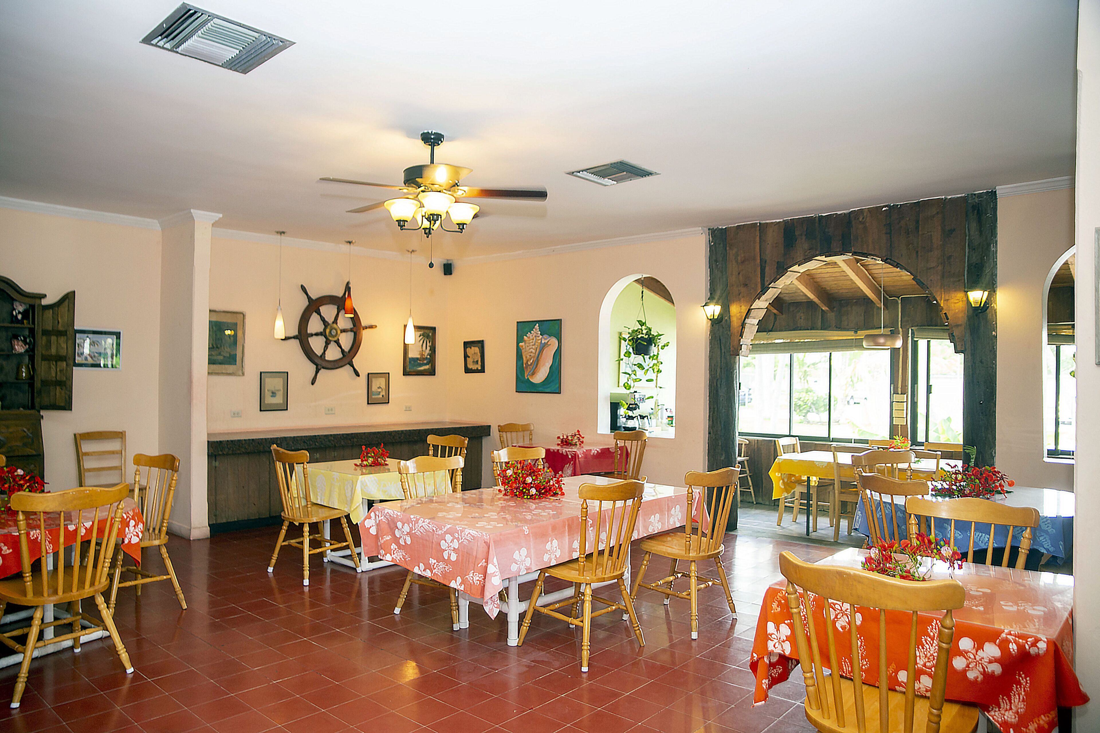 breakfast, lunch, dinner served; international cuisine