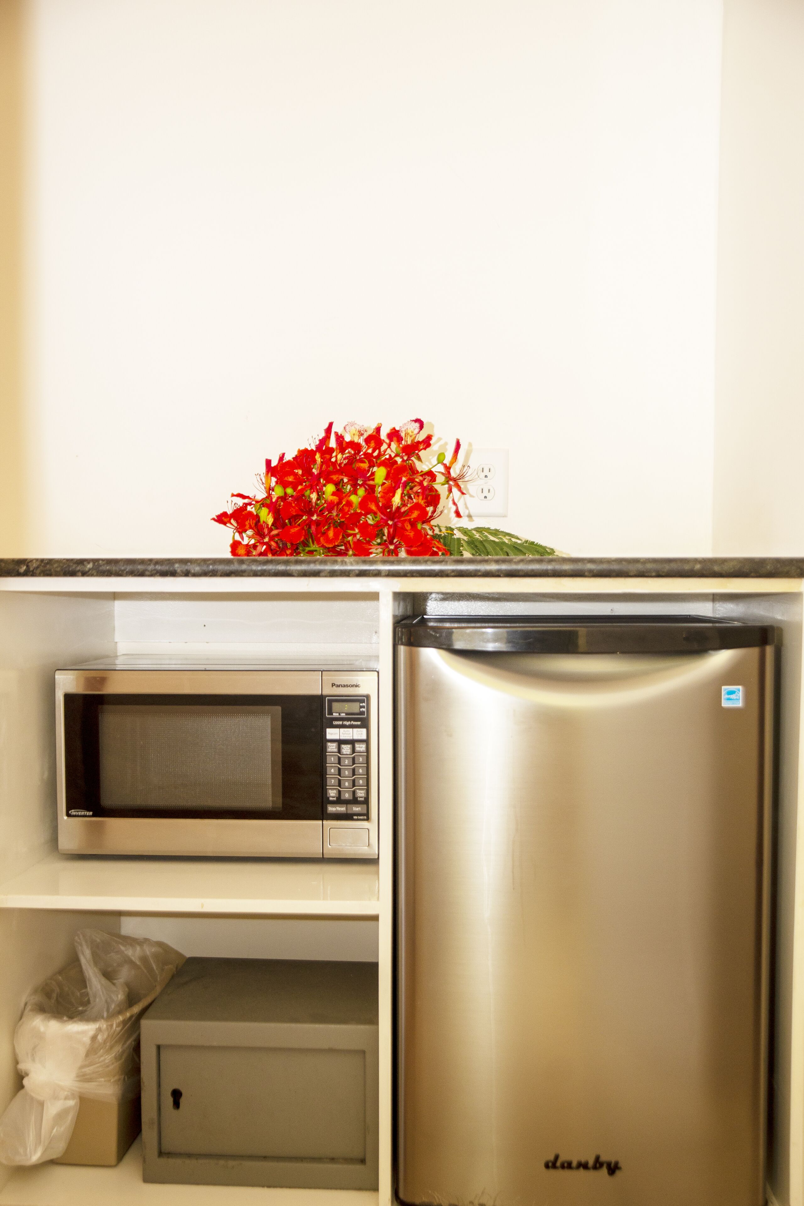 room, poolside | in-room safe, rollaway beds, free wifi, bed sheets