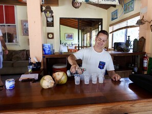 Lounge - Orange Hill Beach Inn (Nassau)