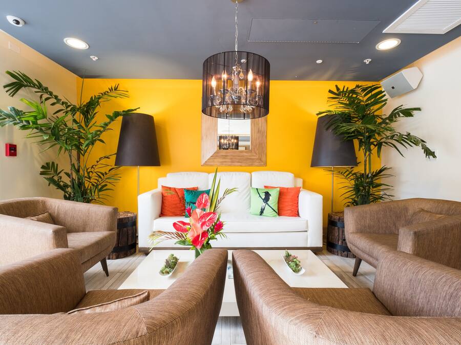 Lobby lounge