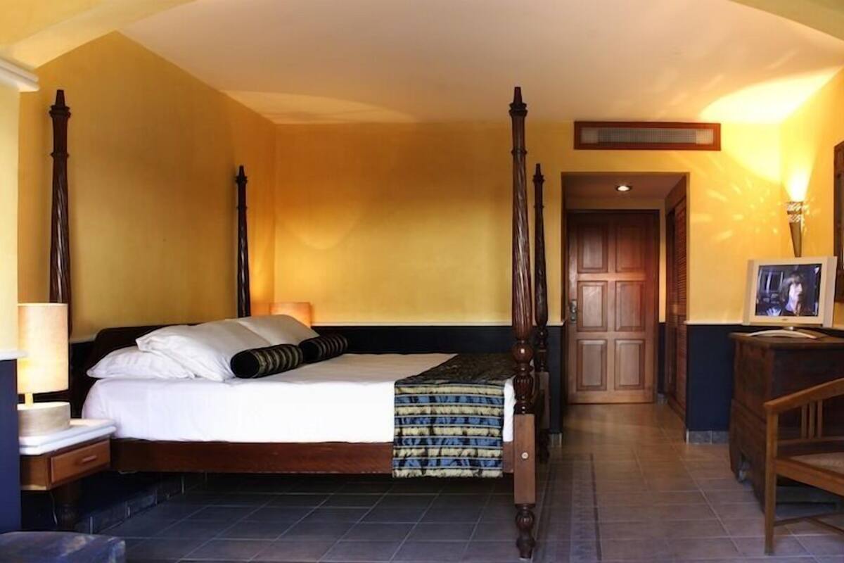 Premium bedding, minibar, in-room safe, blackout curtains