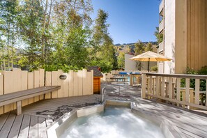 Outdoor spa tub - Westwind at Vail (Vail)