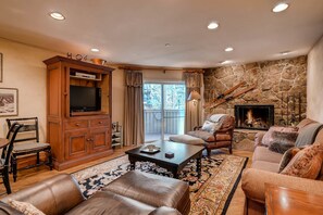 Condo, 2 Bedrooms | Living area