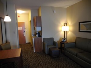 Suite, 2 Queen Beds, Accessible Bathtub (Mobility)