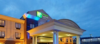 Holiday Inn Express & Suites Lancaster by IHG