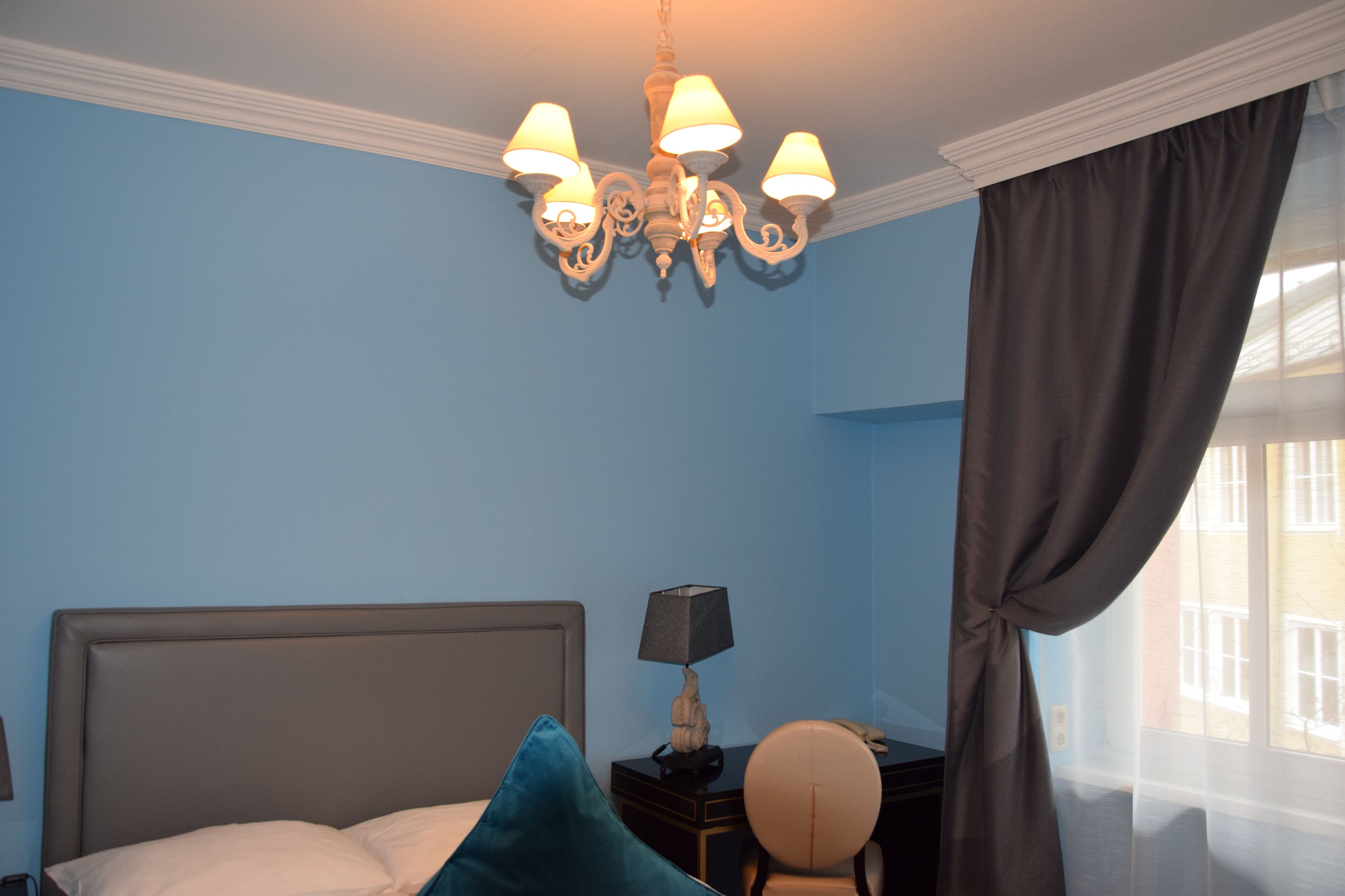 Hypo-allergenic bedding available, in-room safe, desk, blackout drapes