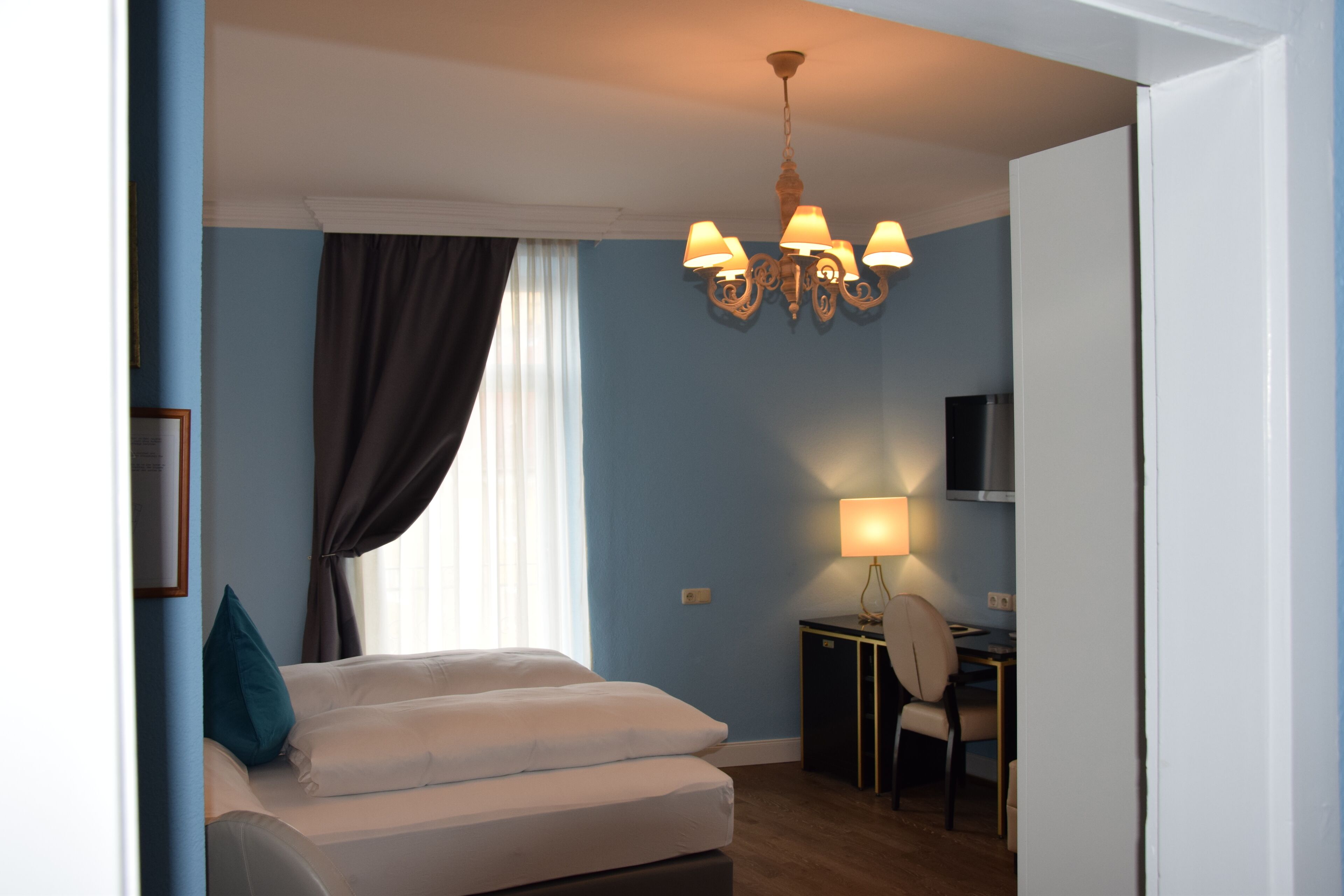 Hypo-allergenic bedding available, in-room safe, desk, blackout drapes