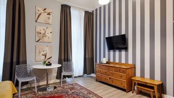 Egyptian cotton sheets, premium bedding, minibar, in-room safe