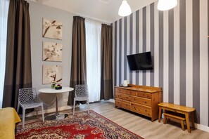 Apartamento standard, em edifício anexo | Roupas de cama de algodão egípcio, roupas de cama premium, frigobar