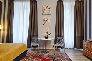 Apartamento standard, em edifício anexo | Roupas de cama de algodão egípcio, roupas de cama premium, frigobar