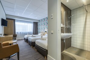 Minibar, in-room safe, desk, laptop workspace - Best Western Amsterdam (Amsterdam)
