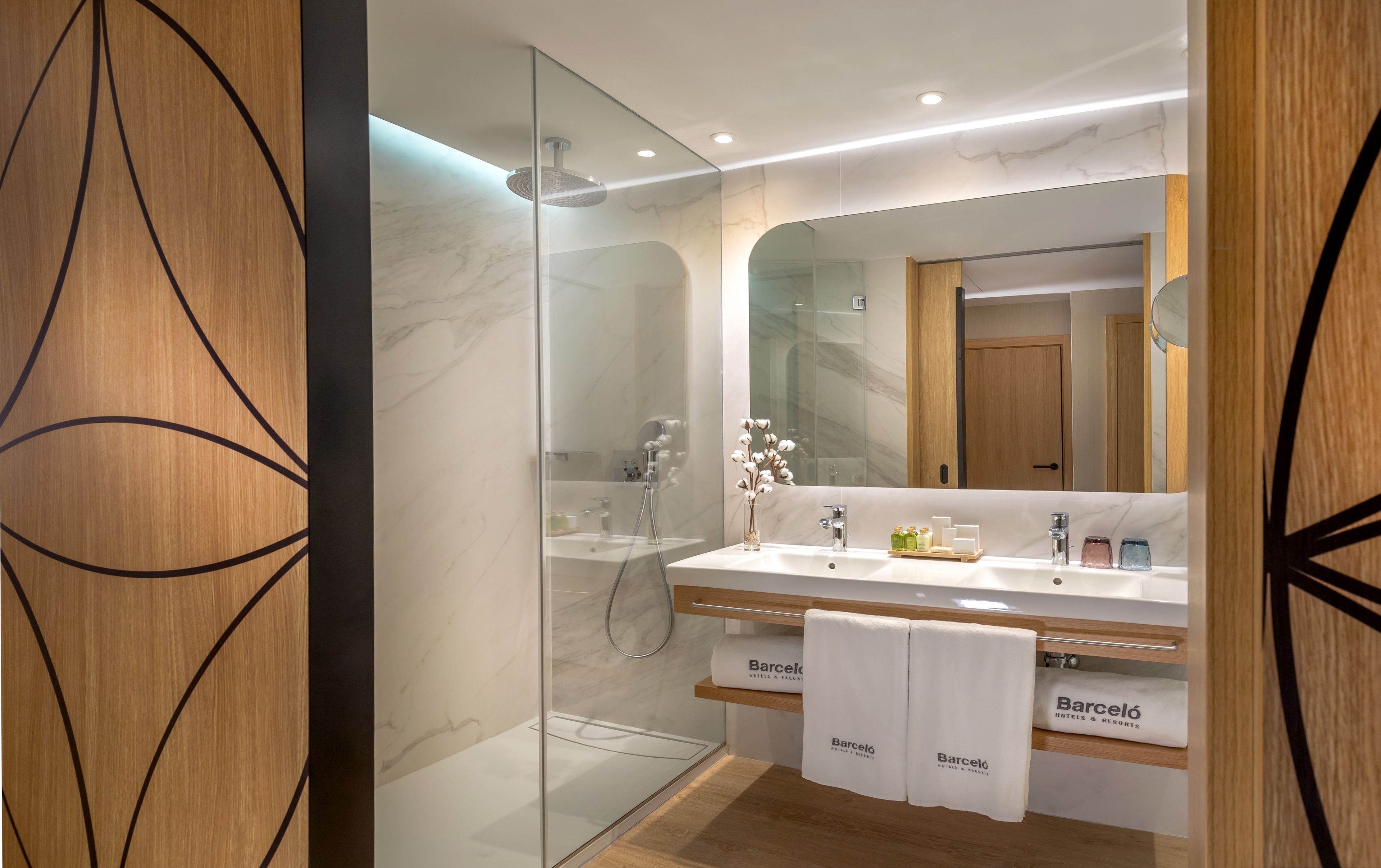 bathtub, eco-friendly toiletries, hair dryer, bidet