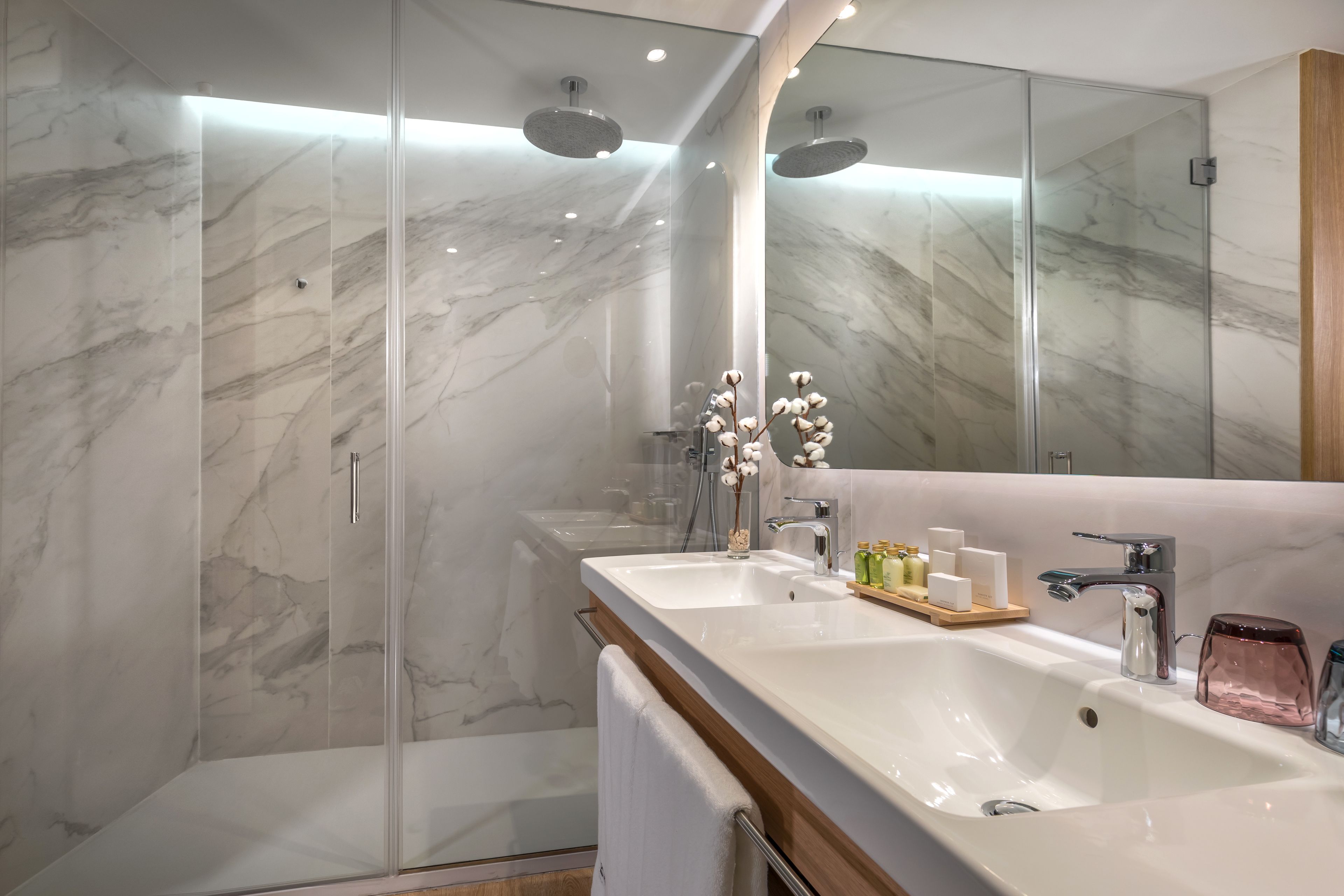 bathtub, eco-friendly toiletries, hair dryer, bidet