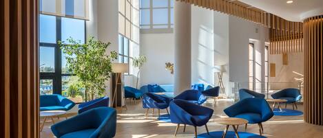 Lobby-lounge