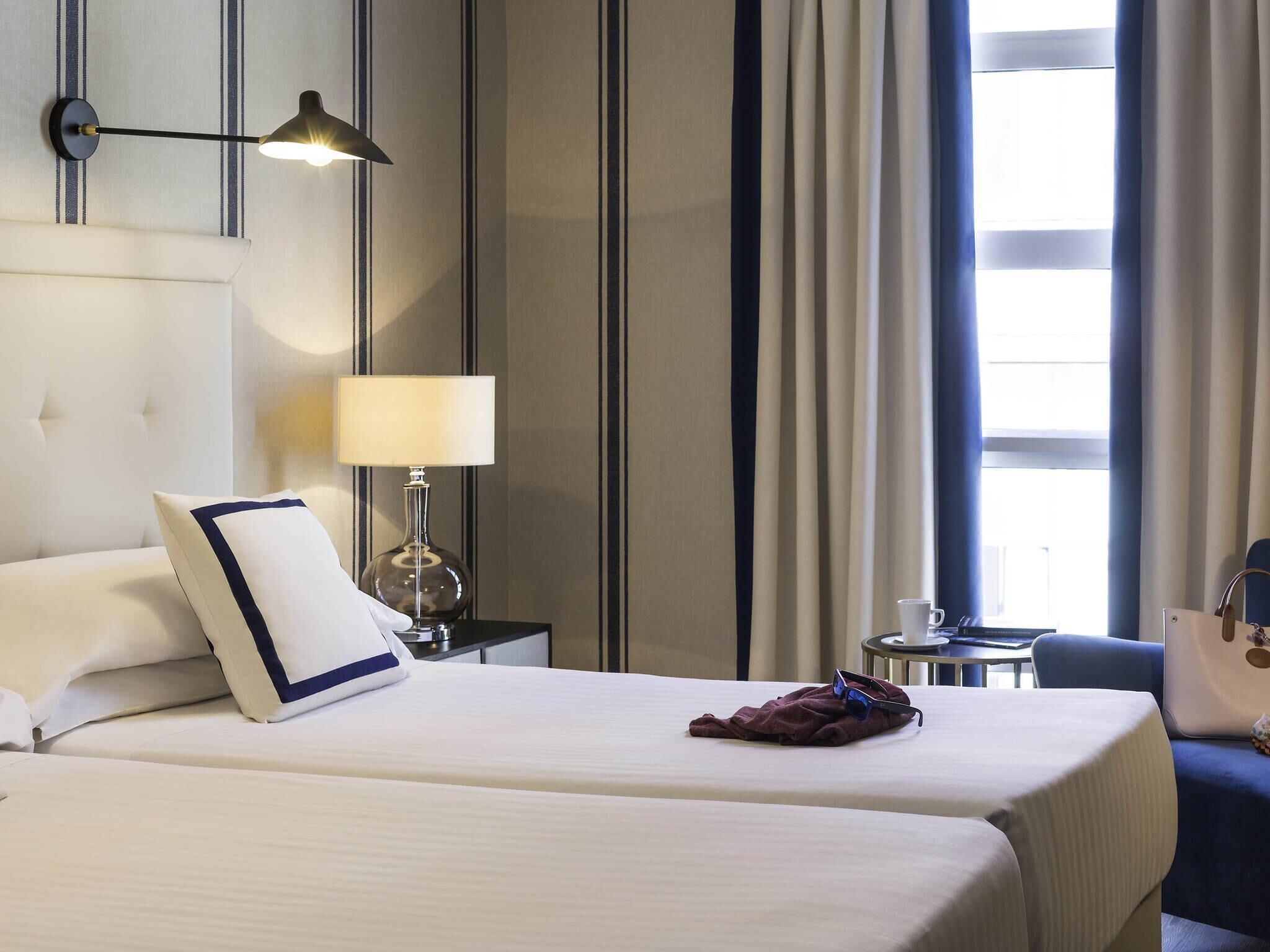 Standard Twin Room, 2 Twin Beds | Minibar, in-room safe, desk, blackout drapes