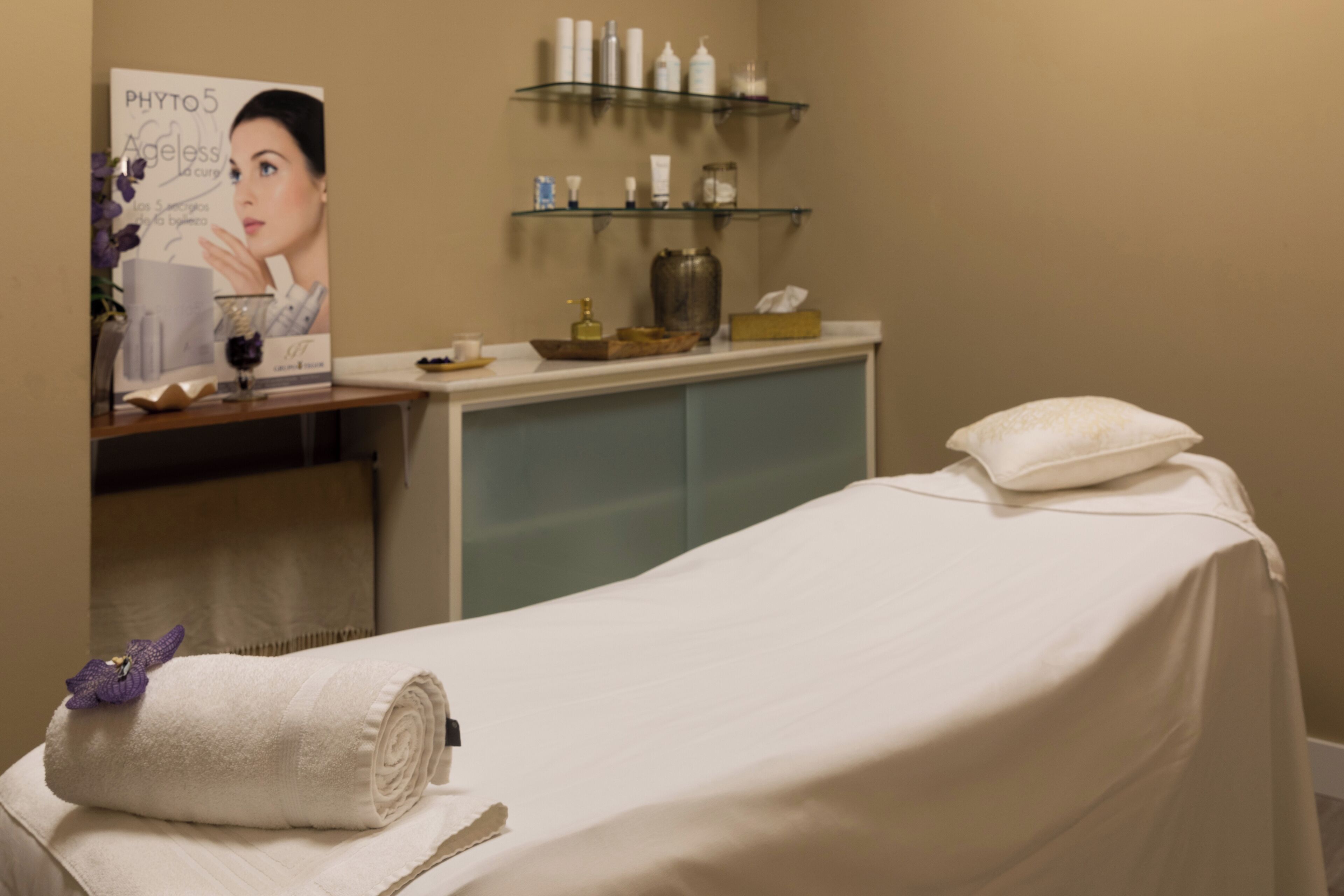 body treatments, hydrotherapy, aromatherapy, hot stone massages