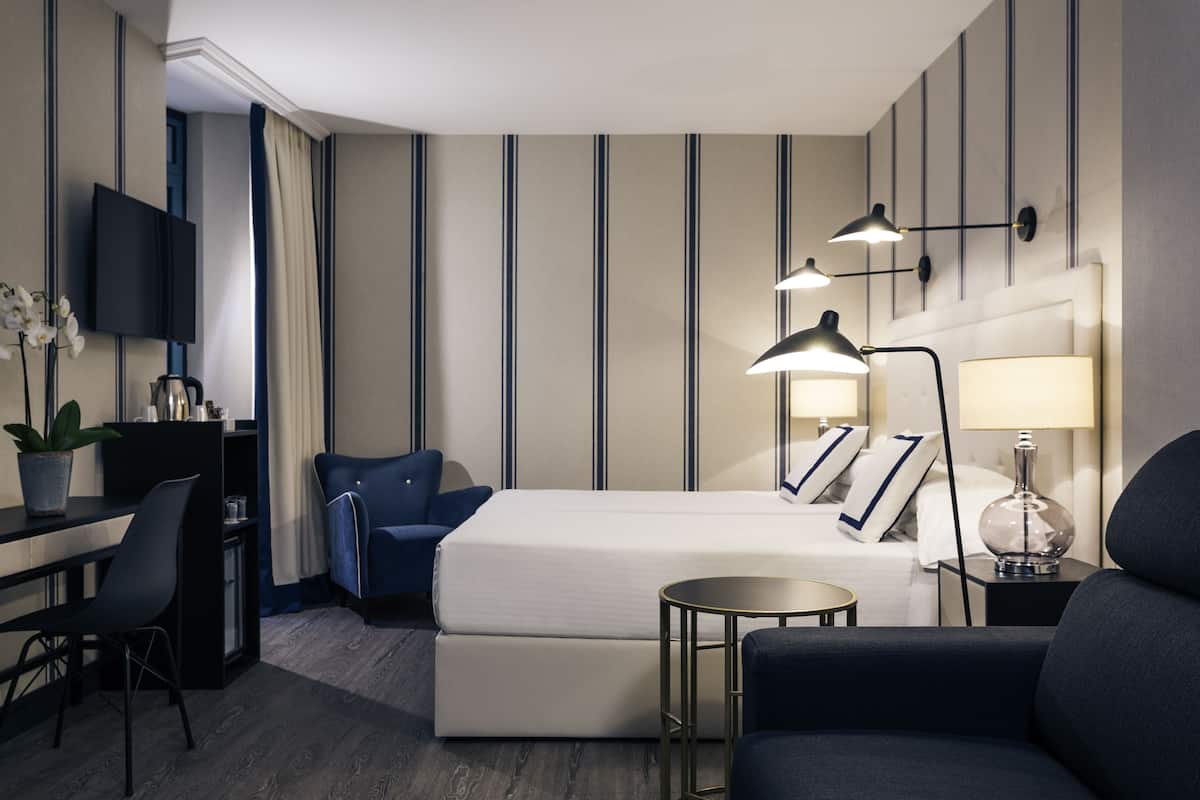 Family Room, 1 Queen Bed with Sofa bed | Minibar, in-room safe, desk, blackout curtains