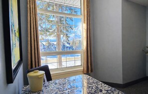 Black and White Queen Room | Iron/ironing board, free WiFi, bed sheets - Mountain View Inn (Canmore)